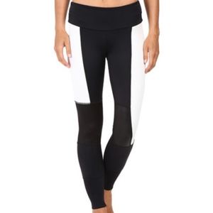 NEW Onzie Yoga Peace Pants in White Combo Legging